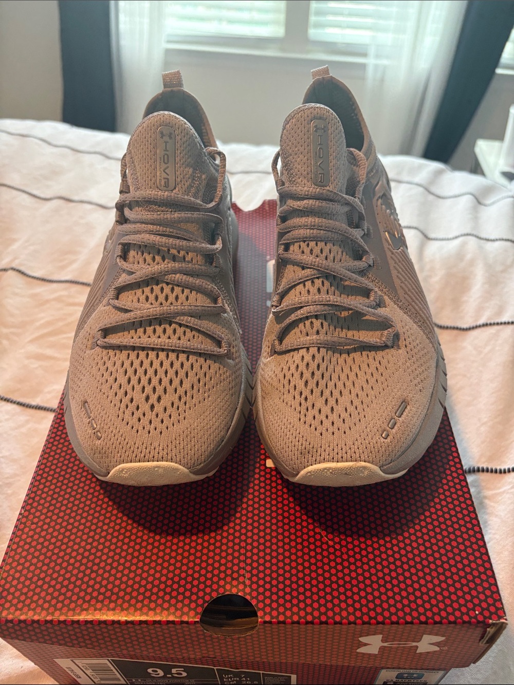 Under Armour 
Woman’s Hovr Phantom 
Size 9.5 
Great condition